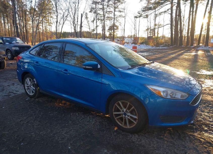 2015 Ford Focus SE (VIN 1FADP3F22FL329917) main photo