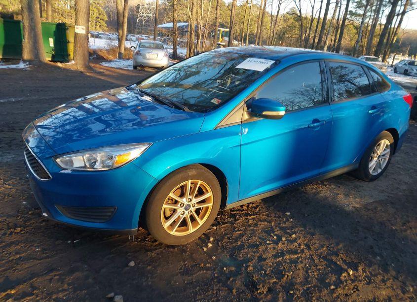 Photo 2 of 2015 Ford Focus SE (VIN 1FADP3F22FL329917)