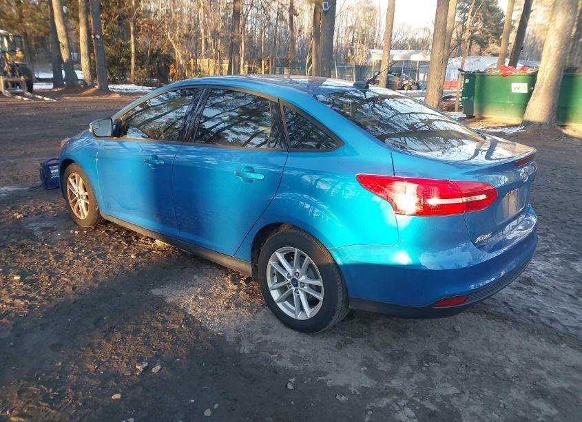 Photo 3 of 2015 Ford Focus SE (VIN 1FADP3F22FL329917)