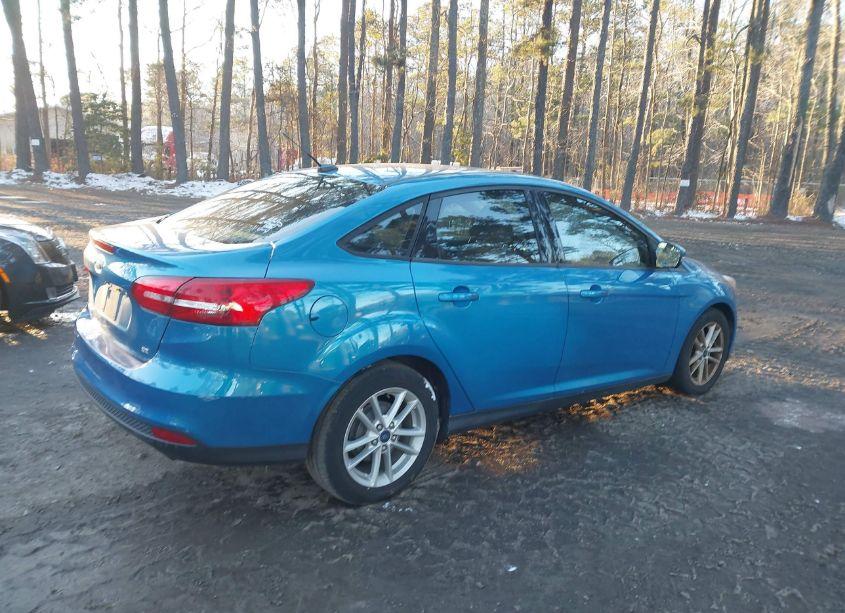 Photo 4 of 2015 Ford Focus SE (VIN 1FADP3F22FL329917)