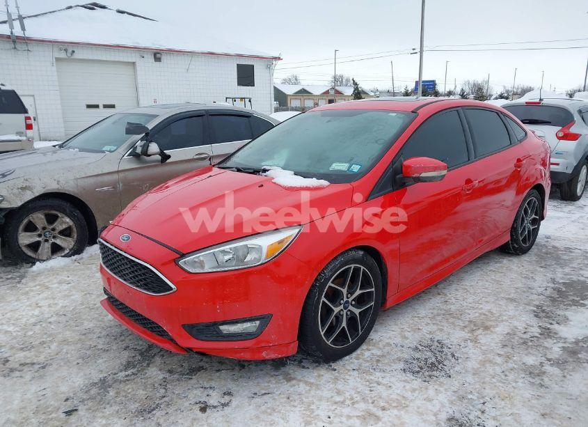 Photo 2 of 2015 Ford Focus SE (VIN 1FADP3F22FL332963)