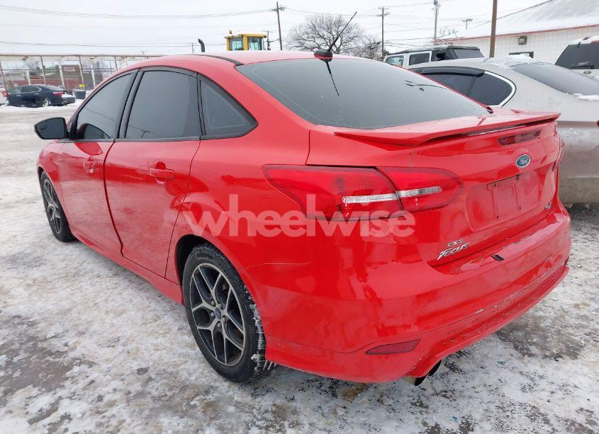 Photo 3 of 2015 Ford Focus SE (VIN 1FADP3F22FL332963)