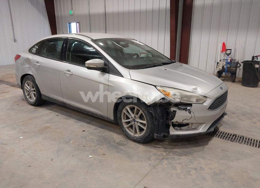 2015 Ford Focus SE (VIN 1FADP3F22FL334387) main photo