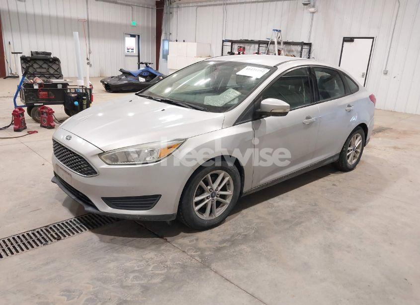 Photo 2 of 2015 Ford Focus SE (VIN 1FADP3F22FL334387)