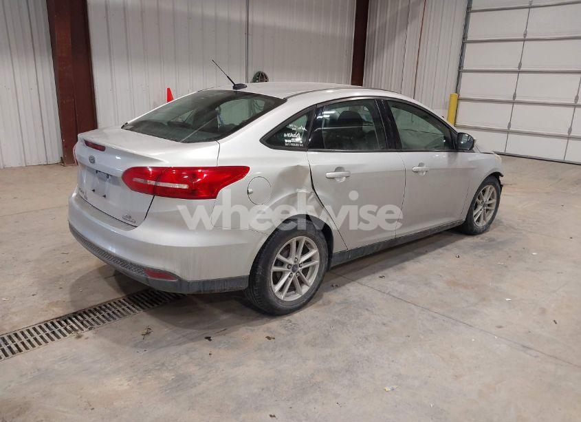 Photo 4 of 2015 Ford Focus SE (VIN 1FADP3F22FL334387)
