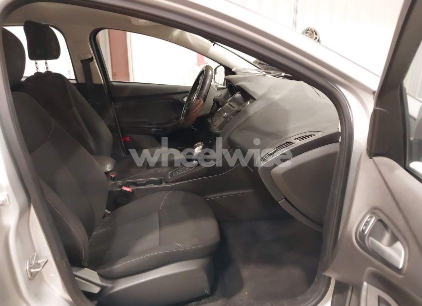 Photo 5 of 2015 Ford Focus SE (VIN 1FADP3F22FL334387)