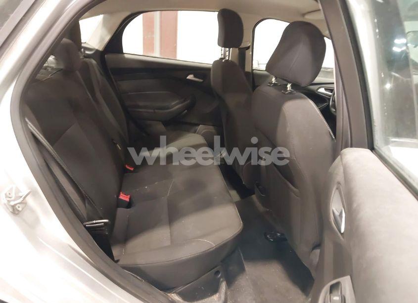 Photo 8 of 2015 Ford Focus SE (VIN 1FADP3F22FL334387)