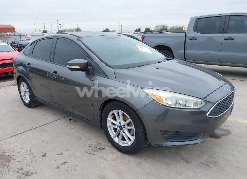 2015 Ford Focus SE (VIN 1FADP3F22FL356681) main photo