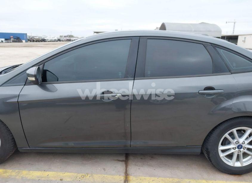 Photo 14 of 2015 Ford Focus SE (VIN 1FADP3F22FL356681)