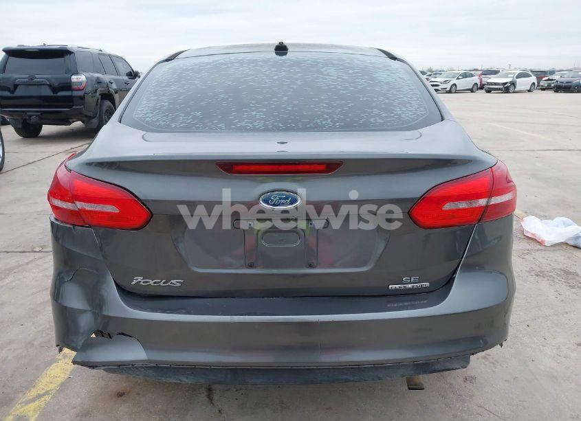 Photo 16 of 2015 Ford Focus SE (VIN 1FADP3F22FL356681)