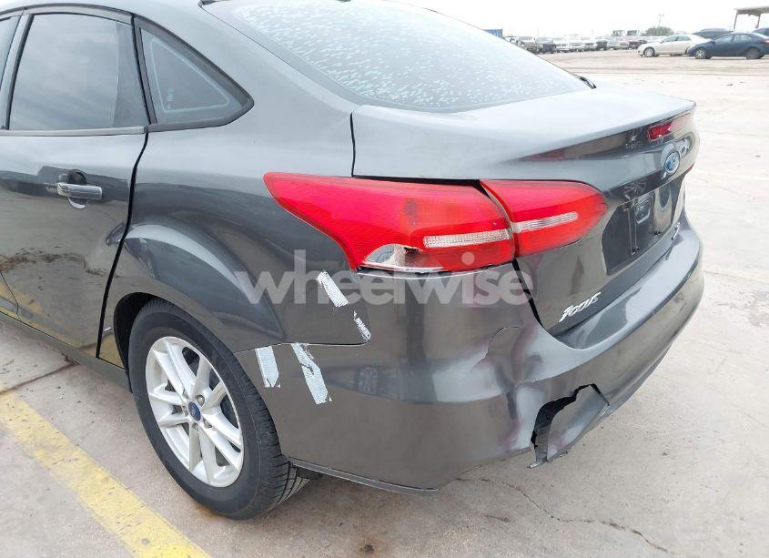 Photo 17 of 2015 Ford Focus SE (VIN 1FADP3F22FL356681)