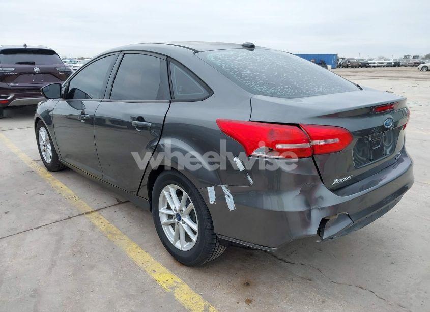 Photo 3 of 2015 Ford Focus SE (VIN 1FADP3F22FL356681)