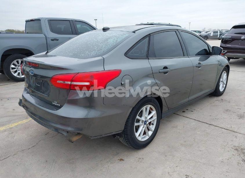 Photo 4 of 2015 Ford Focus SE (VIN 1FADP3F22FL356681)