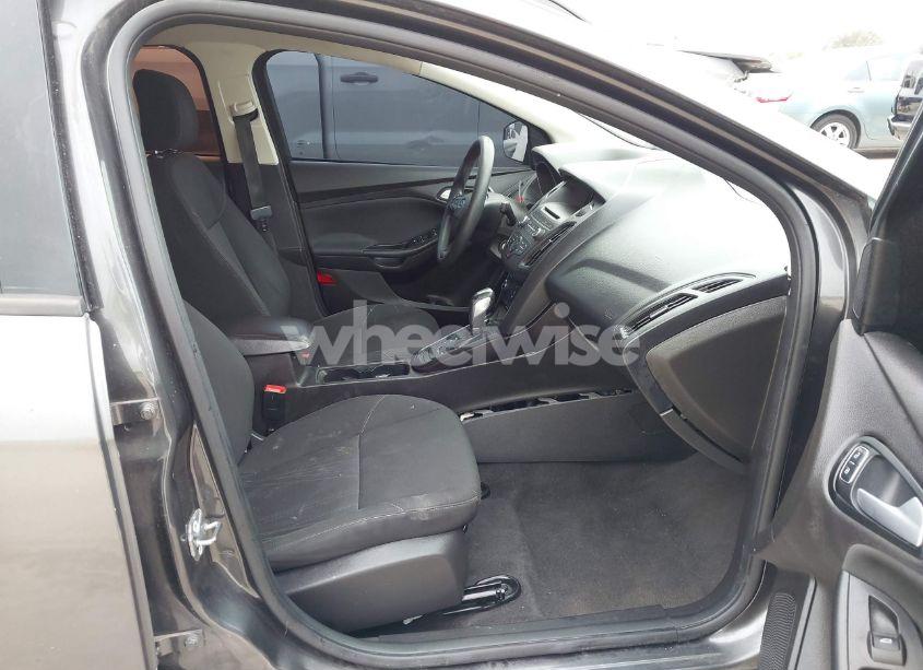 Photo 5 of 2015 Ford Focus SE (VIN 1FADP3F22FL356681)