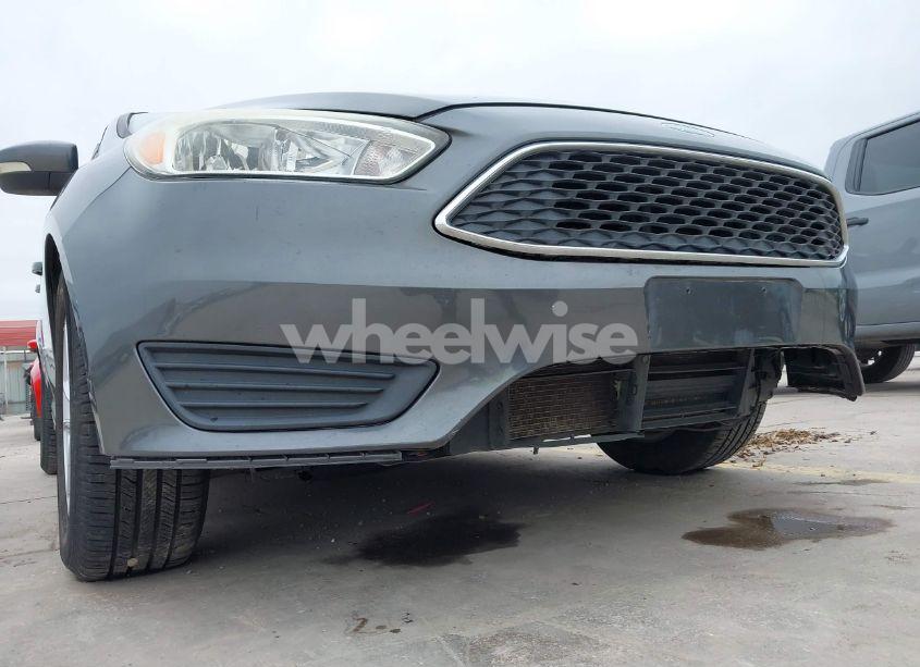 Photo 6 of 2015 Ford Focus SE (VIN 1FADP3F22FL356681)