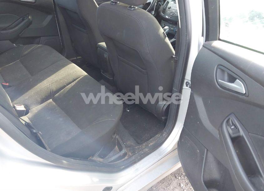 Photo 8 of 2015 Ford Focus SE (VIN 1FADP3F22FL362268)