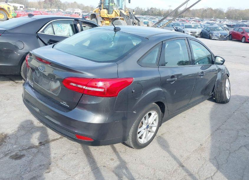 Photo 4 of 2015 Ford Focus SE (VIN 1FADP3F22FL365381)