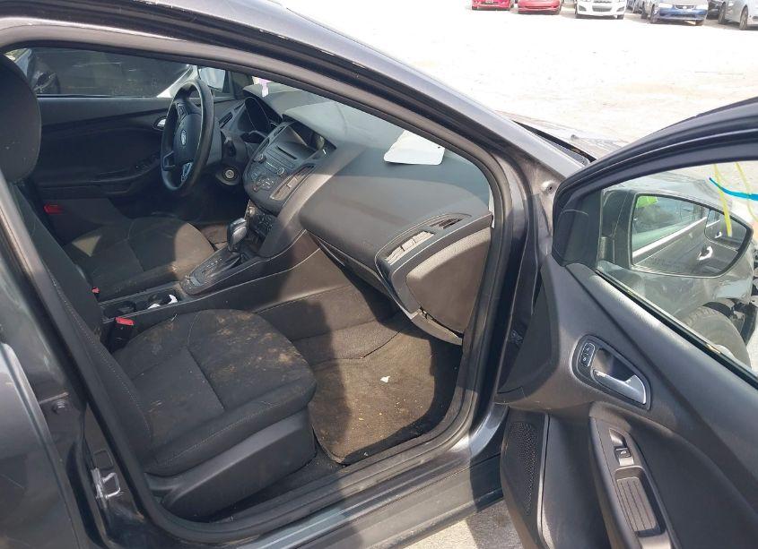 Photo 5 of 2015 Ford Focus SE (VIN 1FADP3F22FL365381)