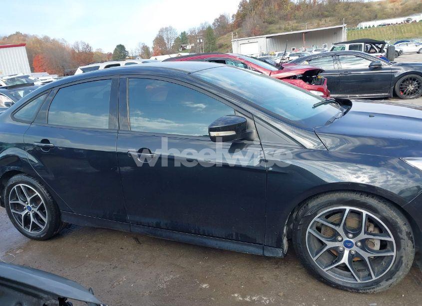 Photo 13 of 2015 Ford Focus SE (VIN 1FADP3F22FL382360)