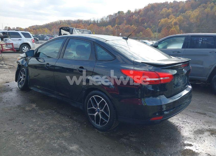 Photo 3 of 2015 Ford Focus SE (VIN 1FADP3F22FL382360)