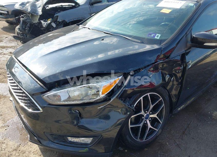 Photo 6 of 2015 Ford Focus SE (VIN 1FADP3F22FL382360)