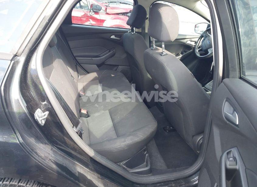 Photo 8 of 2015 Ford Focus SE (VIN 1FADP3F22FL382360)