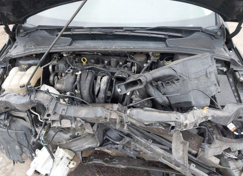 Photo 10 of 2015 Ford Focus SE (VIN 1FADP3F22FL383170)