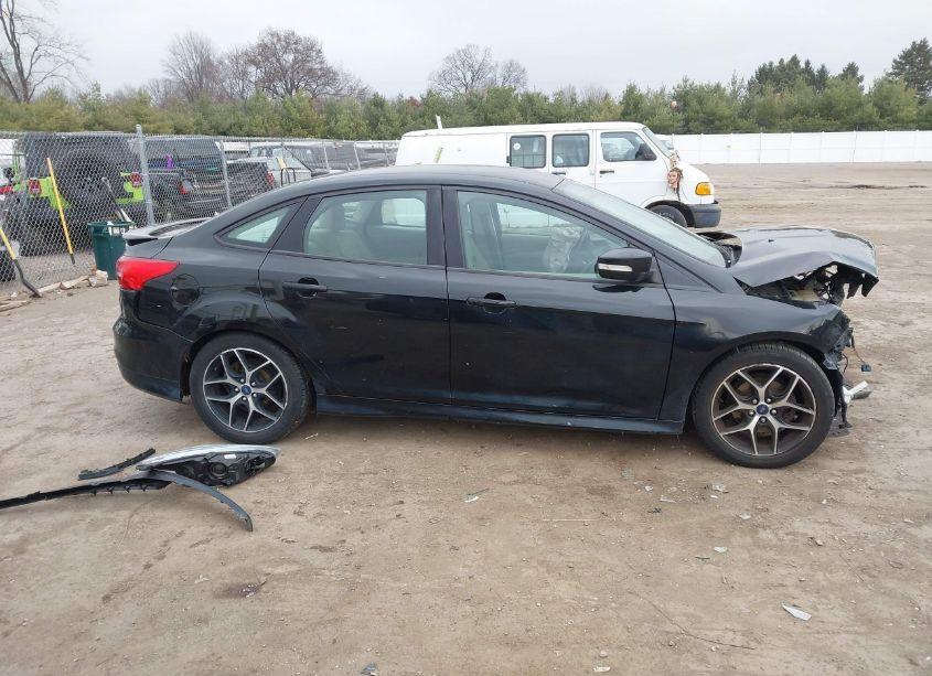 Photo 13 of 2015 Ford Focus SE (VIN 1FADP3F22FL383170)