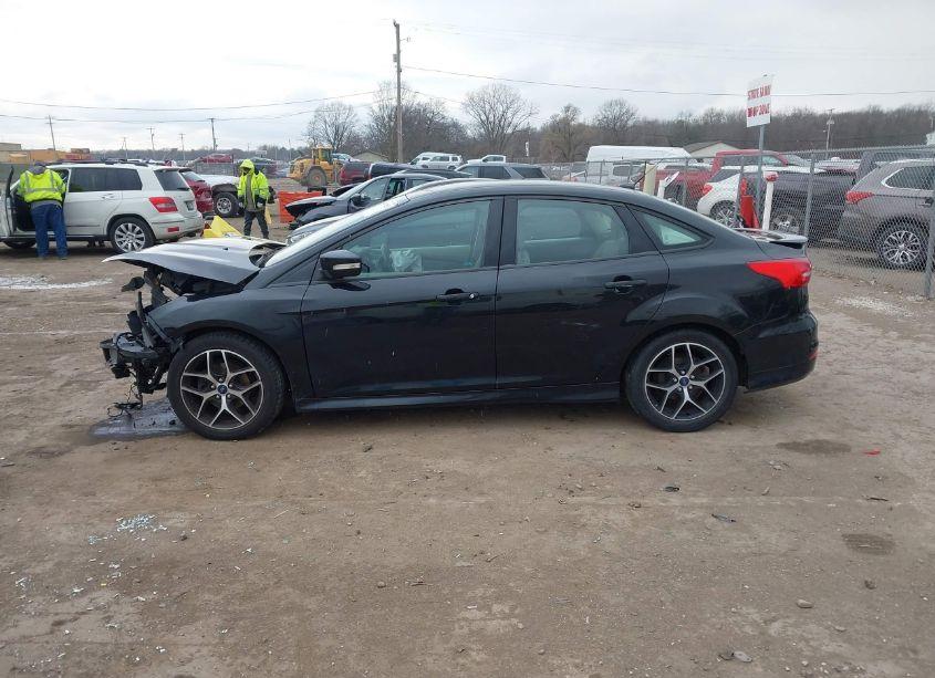 Photo 14 of 2015 Ford Focus SE (VIN 1FADP3F22FL383170)