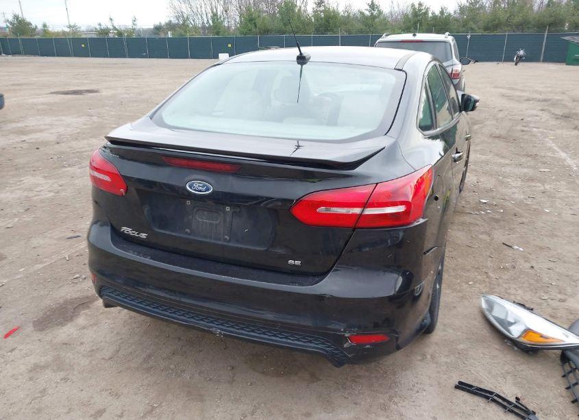 Photo 4 of 2015 Ford Focus SE (VIN 1FADP3F22FL383170)