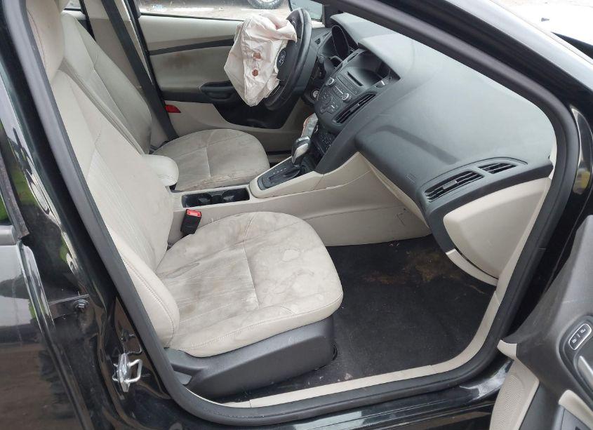 Photo 5 of 2015 Ford Focus SE (VIN 1FADP3F22FL383170)