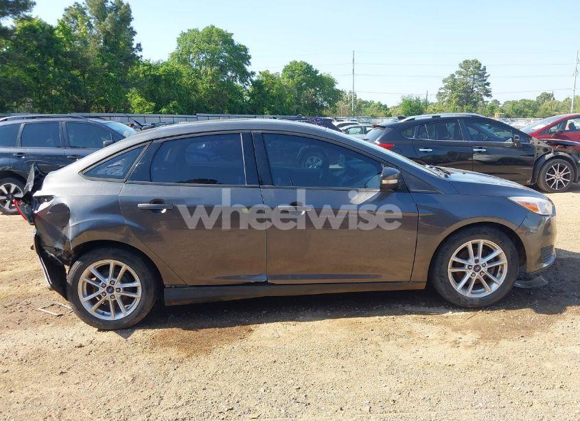 Photo 14 of 2016 Ford Focus SE (VIN 1FADP3F22GL208595)