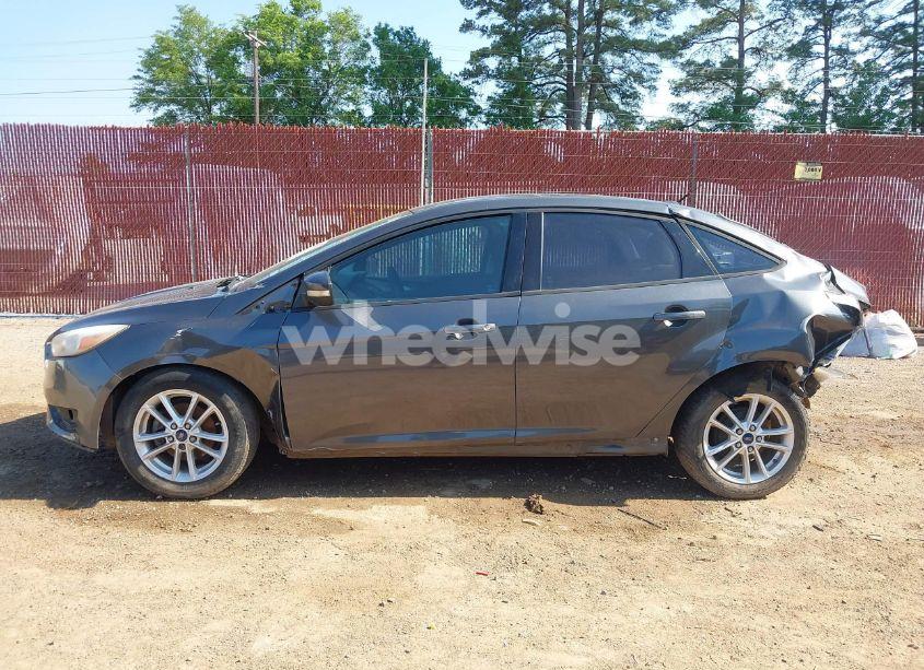Photo 15 of 2016 Ford Focus SE (VIN 1FADP3F22GL208595)