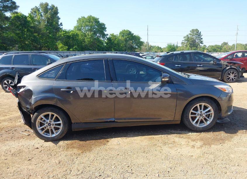 Photo 18 of 2016 Ford Focus SE (VIN 1FADP3F22GL208595)