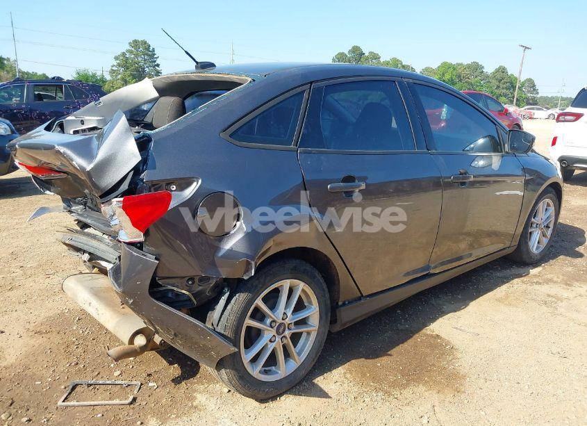 Photo 4 of 2016 Ford Focus SE (VIN 1FADP3F22GL208595)