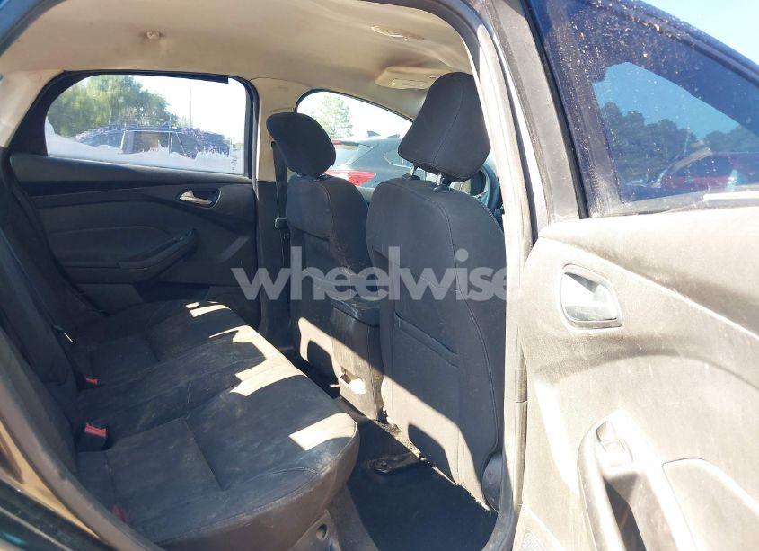 Photo 8 of 2016 Ford Focus SE (VIN 1FADP3F22GL208595)