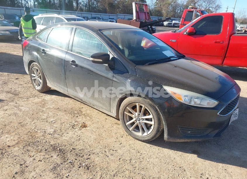 2016 Ford Focus SE (VIN 1FADP3F22GL244934) main photo