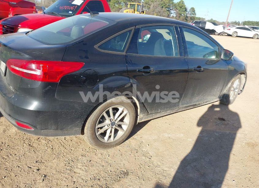 Photo 4 of 2016 Ford Focus SE (VIN 1FADP3F22GL244934)