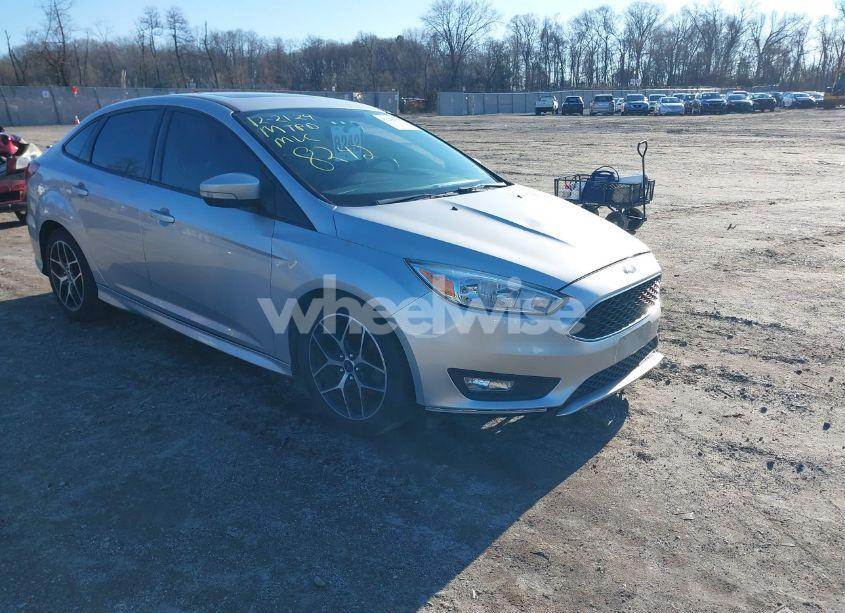 2016 Ford Focus SE (VIN 1FADP3F22GL265699) main photo