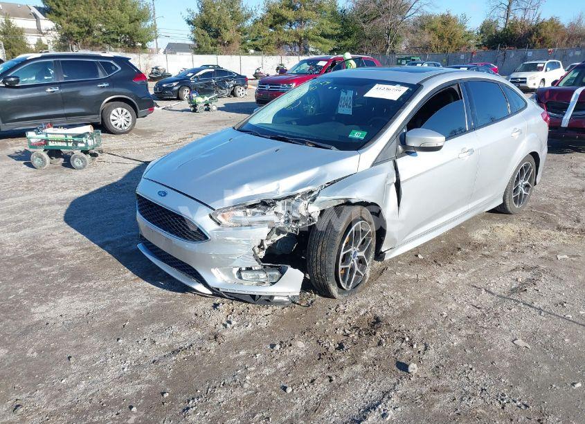 Photo 2 of 2016 Ford Focus SE (VIN 1FADP3F22GL265699)