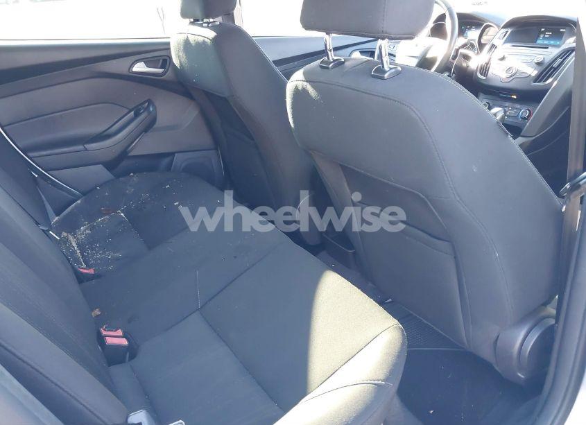 Photo 8 of 2016 Ford Focus SE (VIN 1FADP3F22GL265699)
