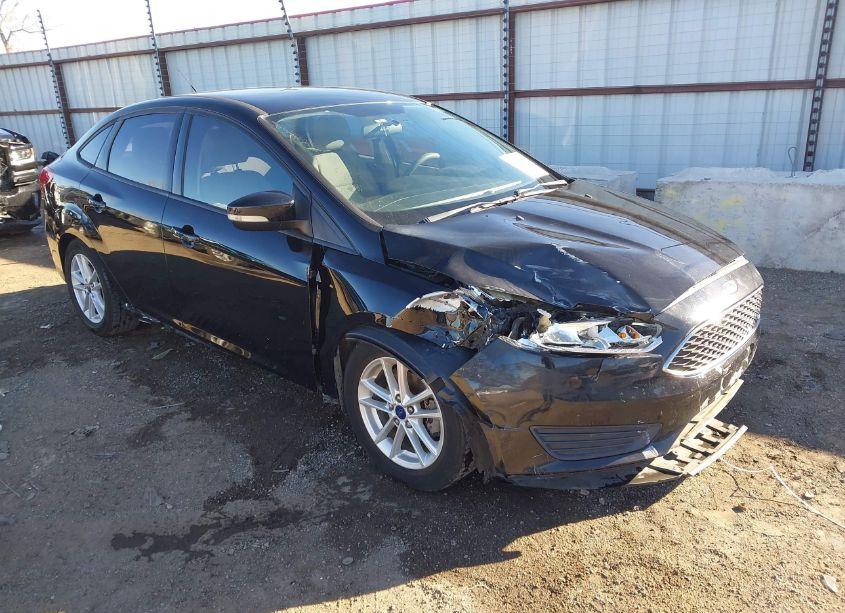 2016 Ford Focus SE (VIN 1FADP3F22GL293468) main photo