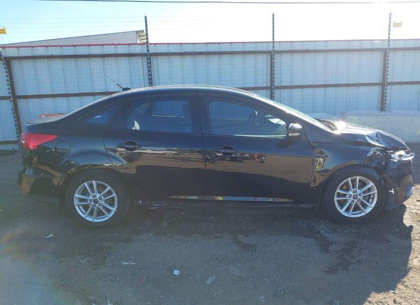 Photo 14 of 2016 Ford Focus SE (VIN 1FADP3F22GL293468)