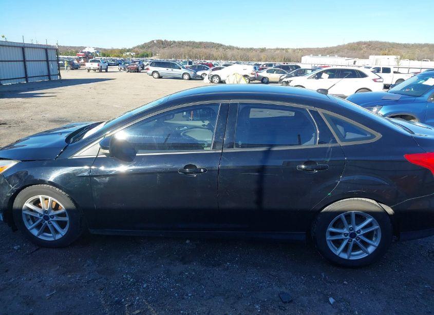 Photo 15 of 2016 Ford Focus SE (VIN 1FADP3F22GL293468)