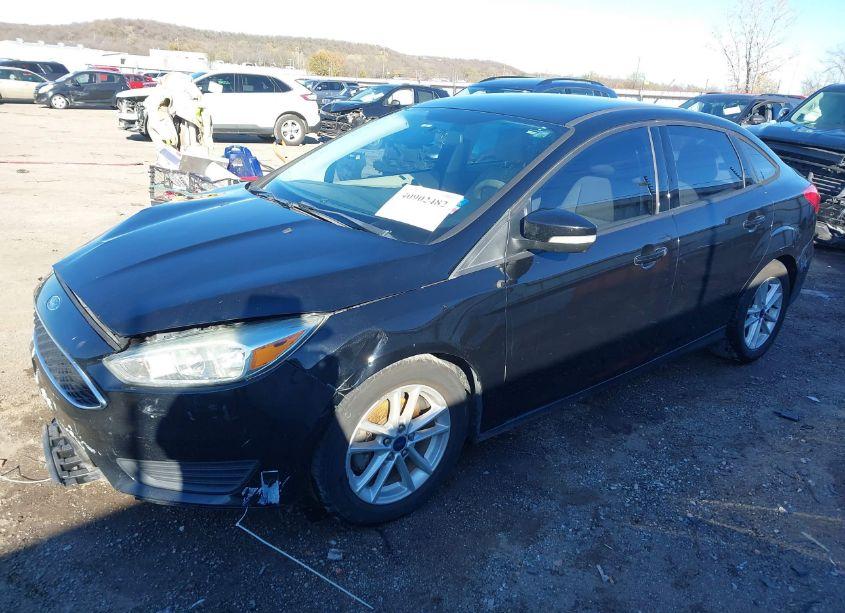 Photo 2 of 2016 Ford Focus SE (VIN 1FADP3F22GL293468)