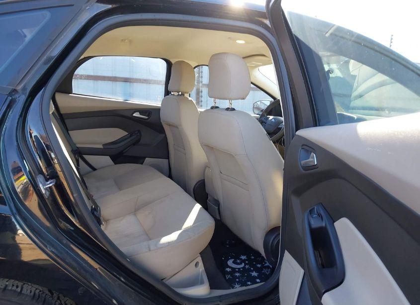 Photo 8 of 2016 Ford Focus SE (VIN 1FADP3F22GL293468)