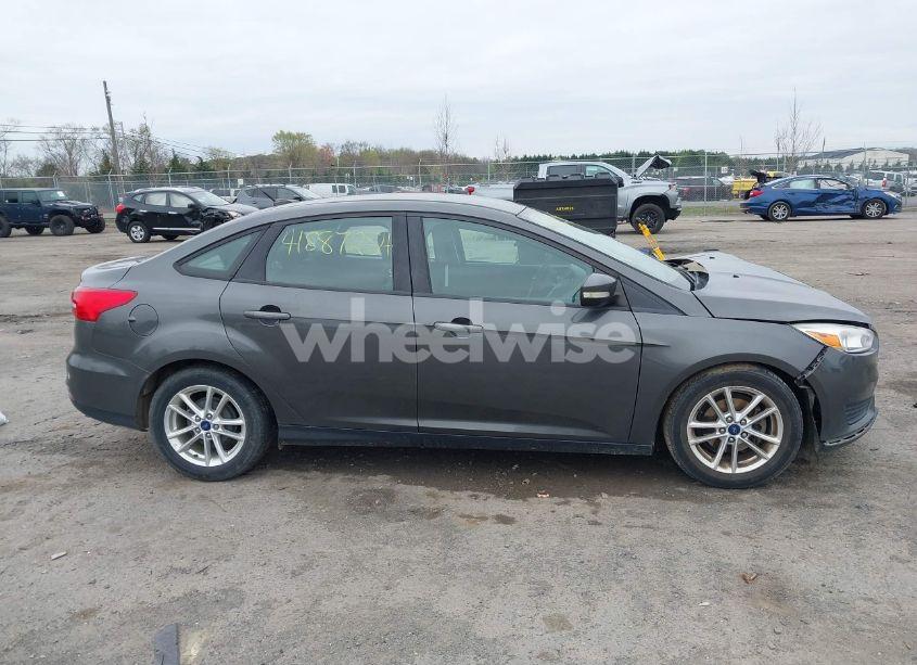 Photo 12 of 2016 Ford Focus SE (VIN 1FADP3F22GL304937)