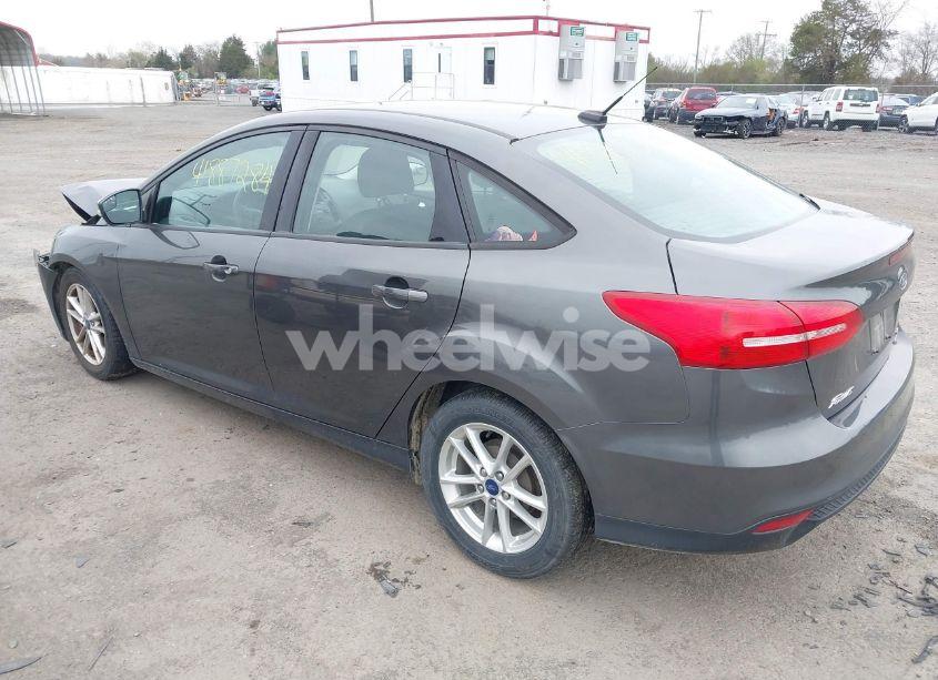 Photo 3 of 2016 Ford Focus SE (VIN 1FADP3F22GL304937)