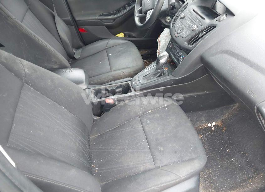 Photo 5 of 2016 Ford Focus SE (VIN 1FADP3F22GL304937)