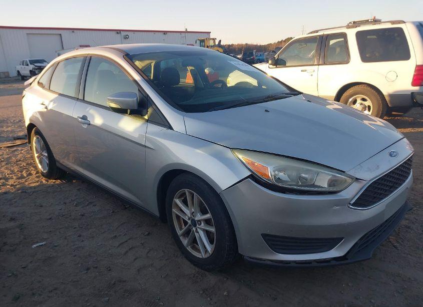 2016 Ford Focus SE (VIN 1FADP3F22GL318126) main photo